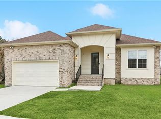 9 Park Timbers Dr, New Orleans, LA 70131