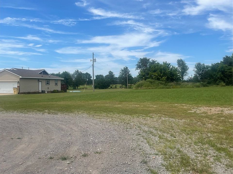 2nd image of 10 E Clover Cir