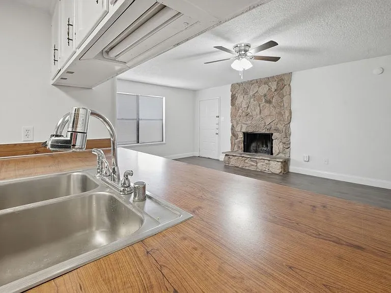 422 W Pecan Ave #C — Photo 23