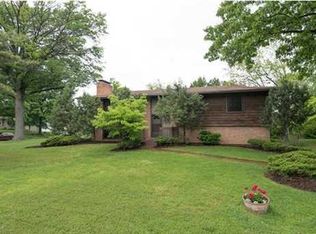 11917 Debonnaire Dr, Saint Louis, MO 63146