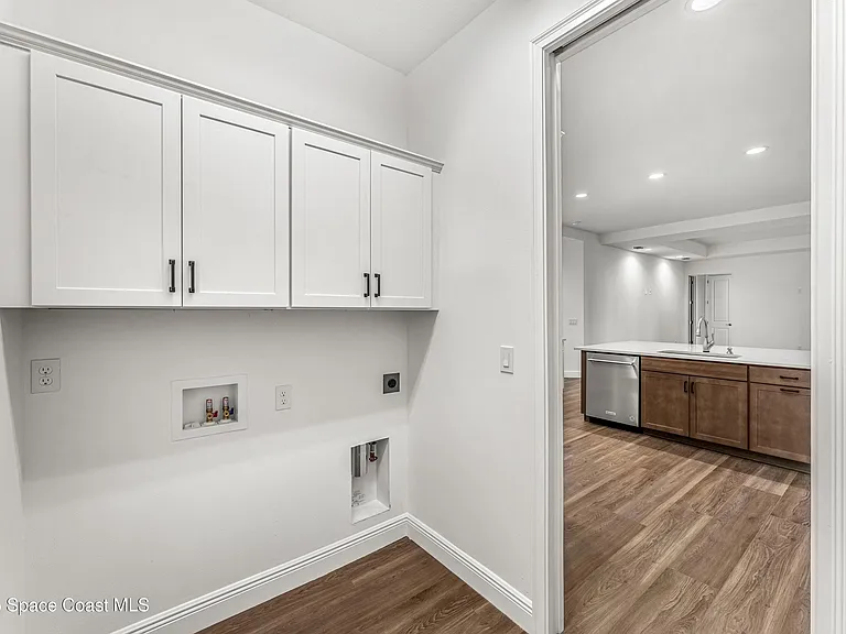 35 Loch Ness Dr — Photo 15