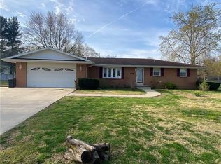 291 W 11th St, Neoga, IL 62447
