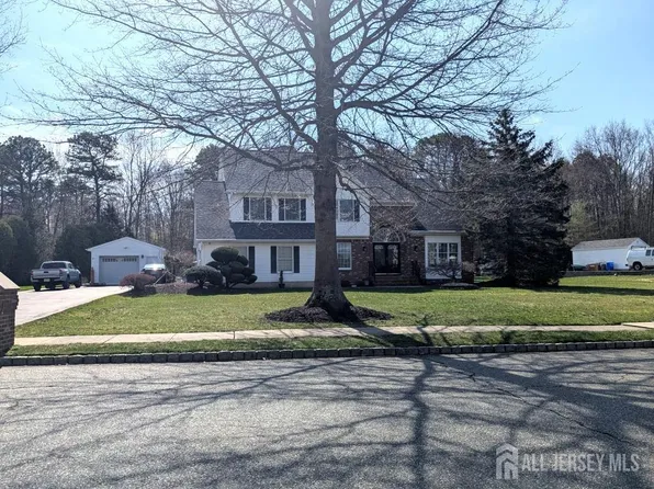 16 Dante Rd, Monroe Township, NJ 08831