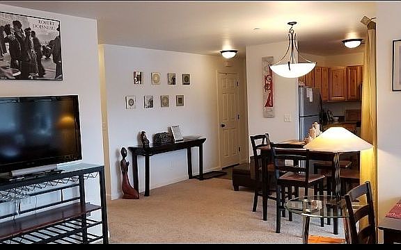 Dining Area & Entry