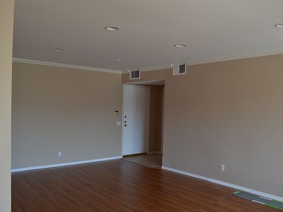 5th image of 5400 Lindley Ave Unit 107