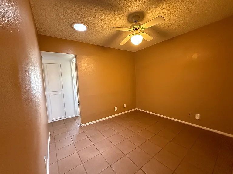 8318 W Fairmount Ave — Photo 13
