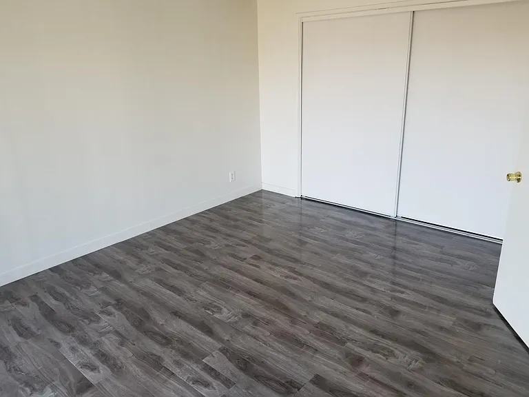 12313 Chandler Blvd — Photo 11