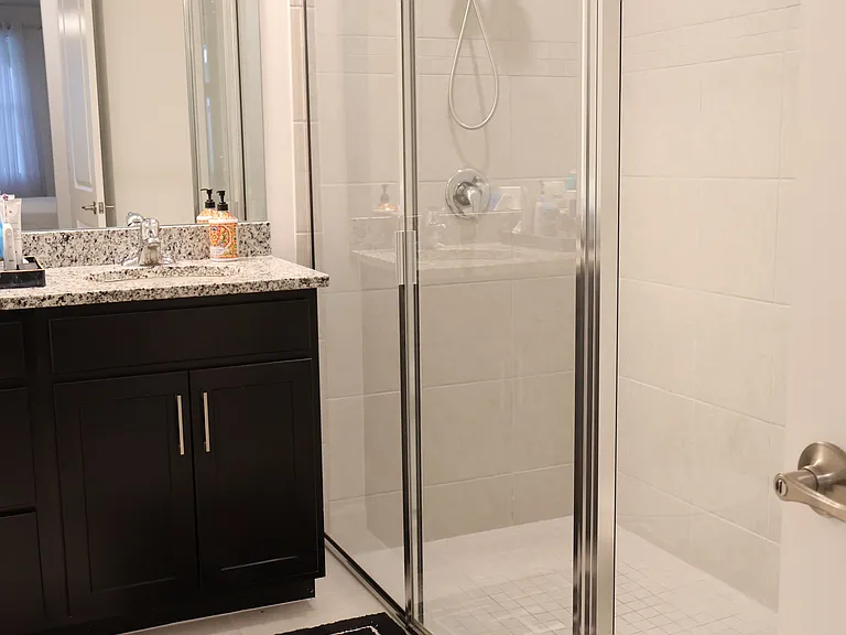 Master Bath - 1st floor