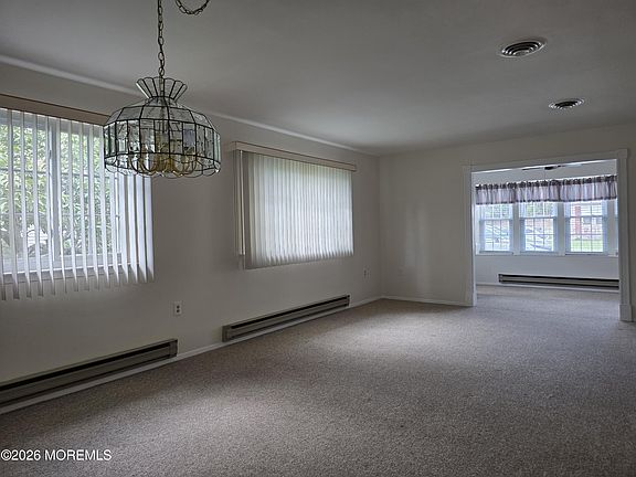 5th image of 40 Birchwood Dr