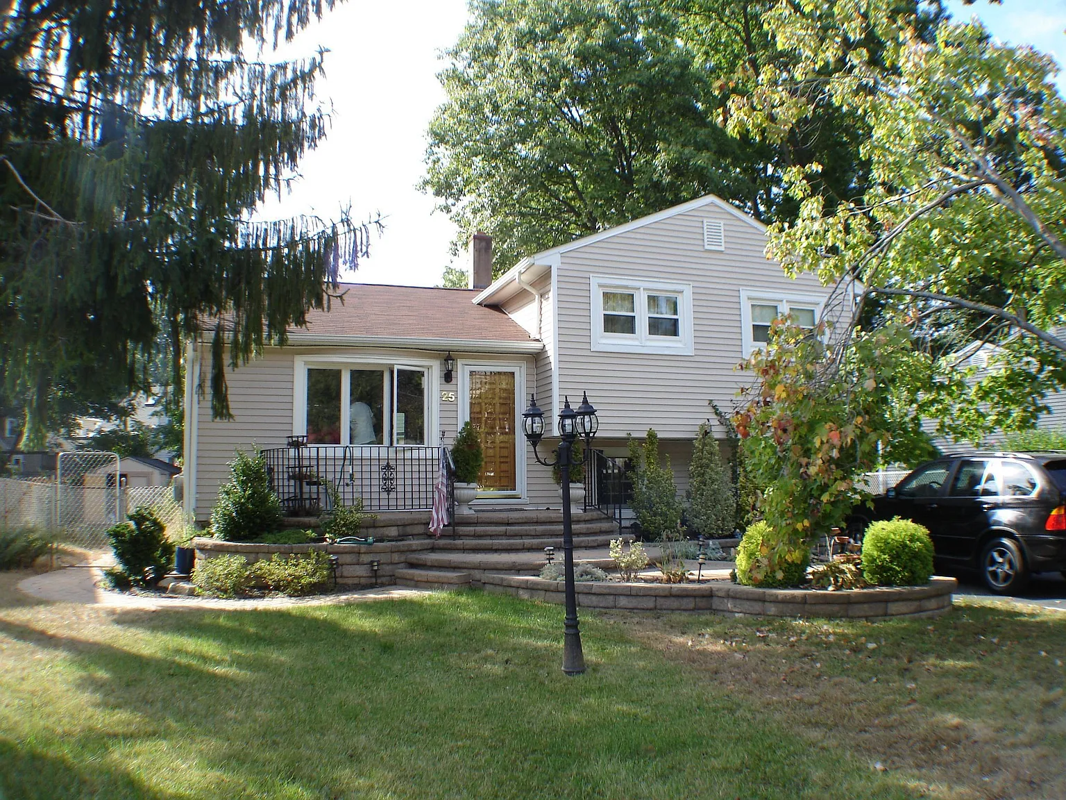 25 Riverside Dr photo 1