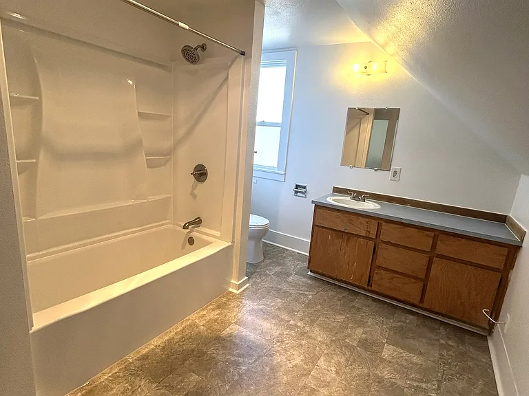 2307 Rockefeller Ave #2307 — Photo 9