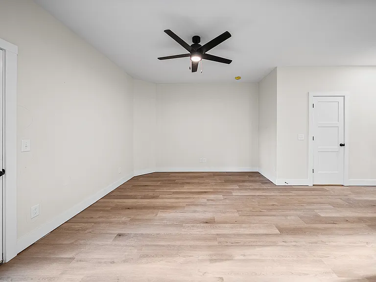 217 Cave St #4 — Photo 5