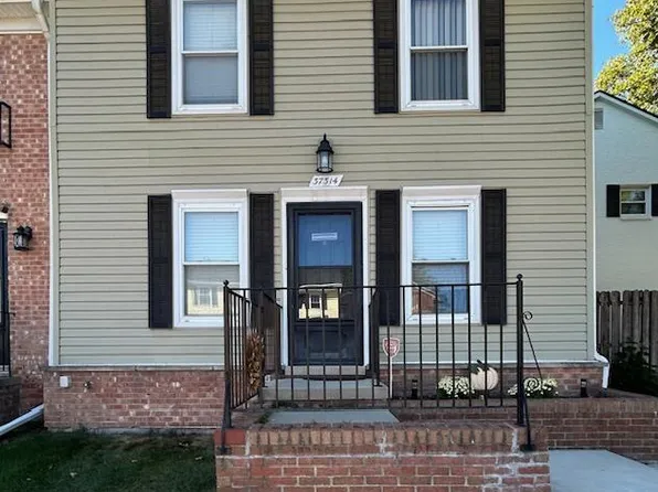 37314 Charter Oaks Blvd, Clinton Township, MI 48036