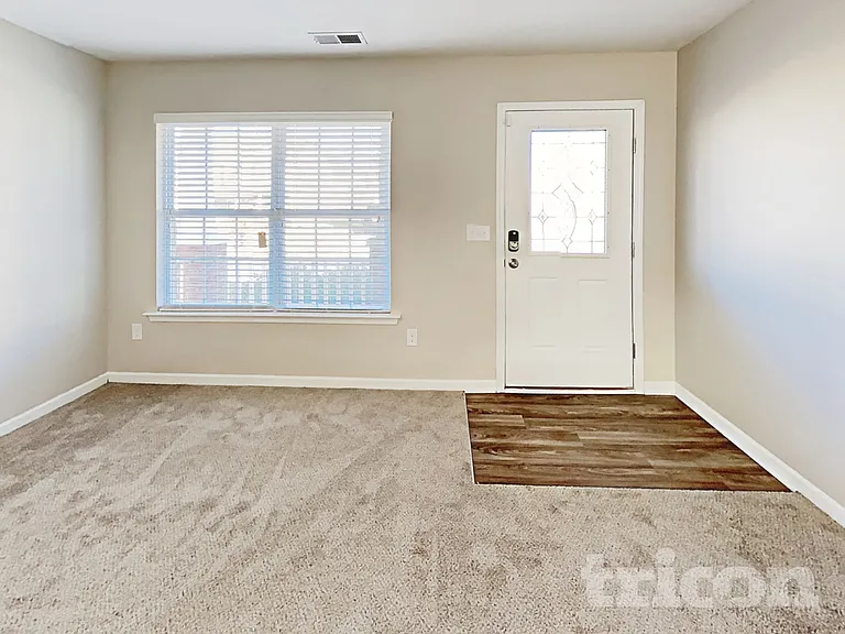 429 Victory Ln — Photo 3