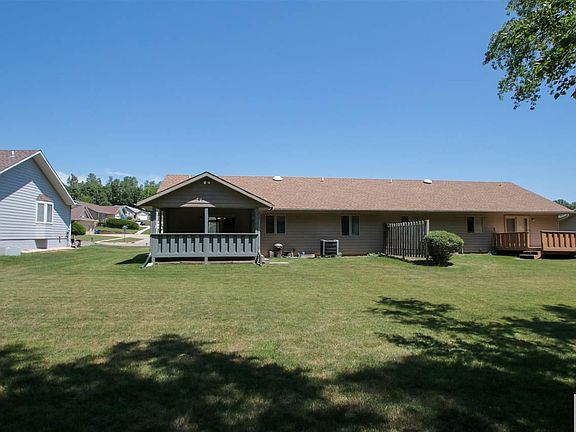 3rd image of 3327 Glen Oaks Blvd