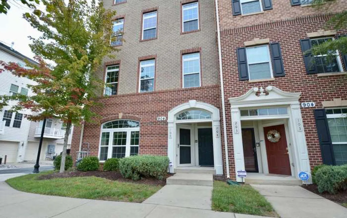 2 bed, 2.5 bath, 2641 sqft, $3,200 — Photo 1