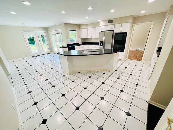 2nd image of 2699 River Park Dr