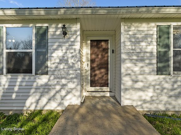 4th image of 1336 Tracy Rd