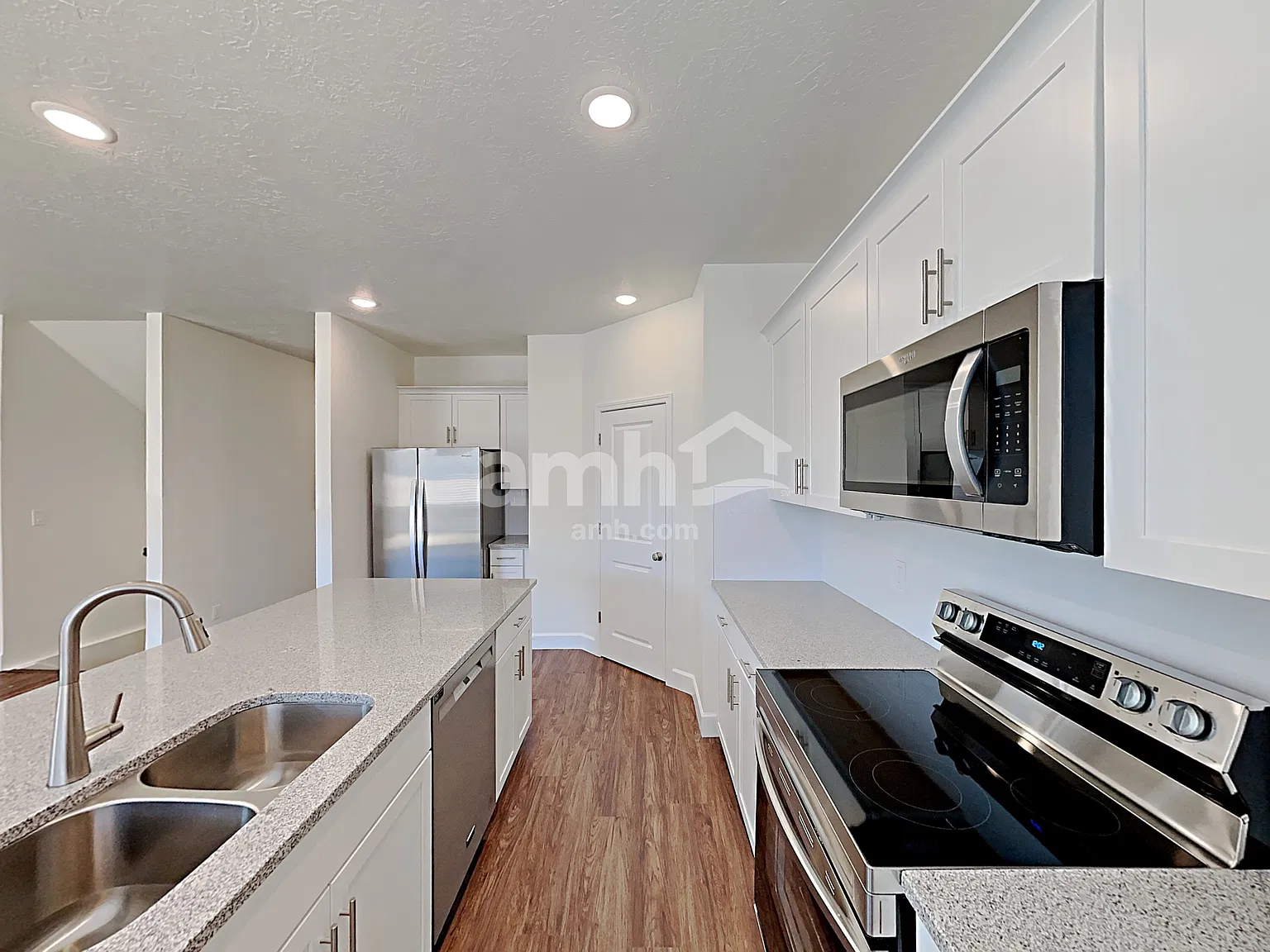 6 bed, 3.5 bath, 3365 sqft, $3,590 — Photo 4