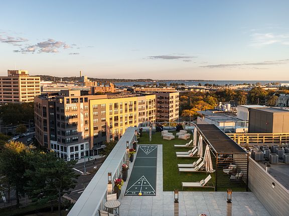 Rooftop Lounge & Cabanas