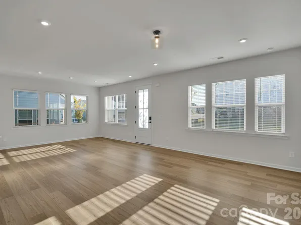 8817 Arrington Hall Dr #93, Charlotte, NC 28215