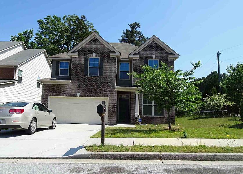 2nd image of 138 Garden Walk
