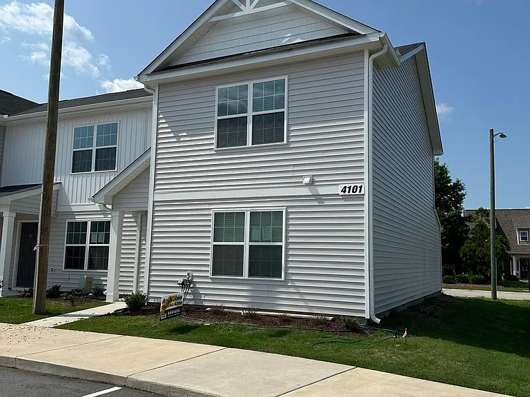 4101 Laurel Ridge Dr #G — Photo 2
