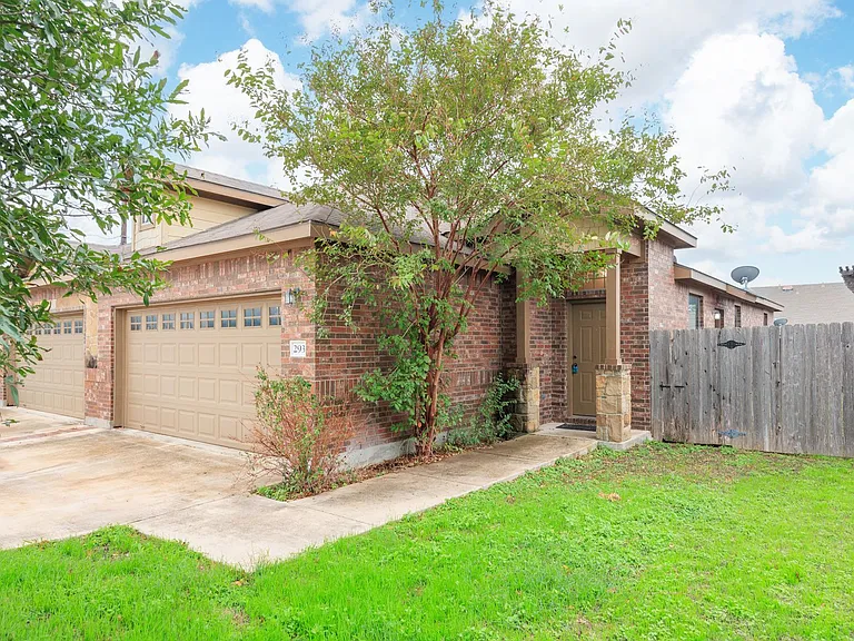 293 Rosalie Dr — Photo 2