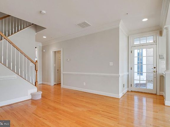 4th image of 1006 Oak Knoll Ter