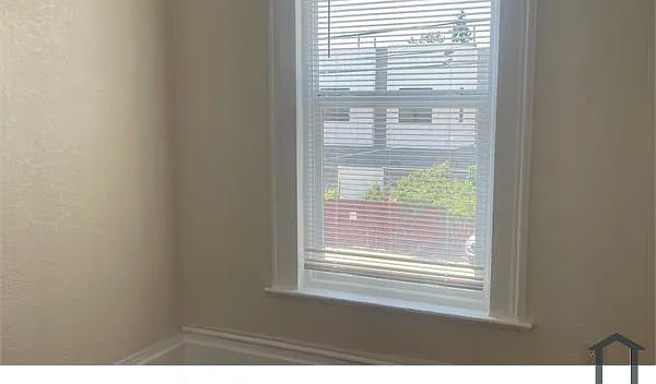 3 bed, 1250 sqft, $2,800 — Photo 4
