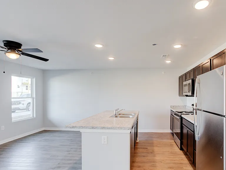 Cypress Point Apartments — Photo 4
