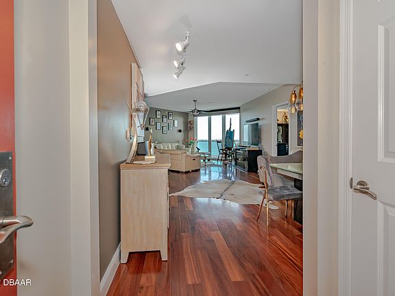 4th image of 241 Riverside Dr Unit 1706