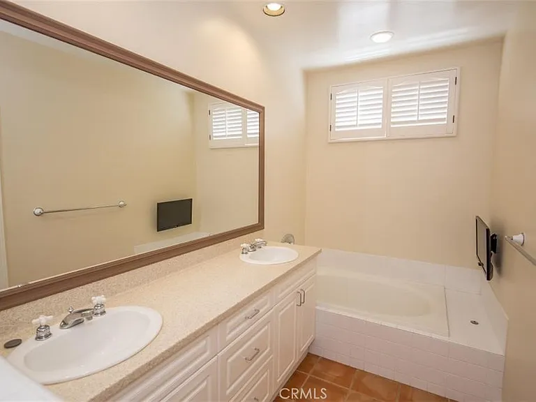 515 W Balboa Blvd — Photo 23