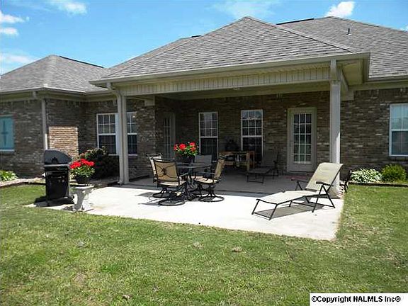 2nd image of 118 Laurel Bend Dr