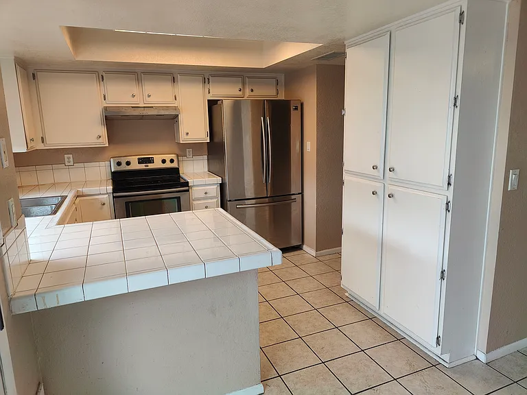 1028 E Bendix Dr — Photo 7