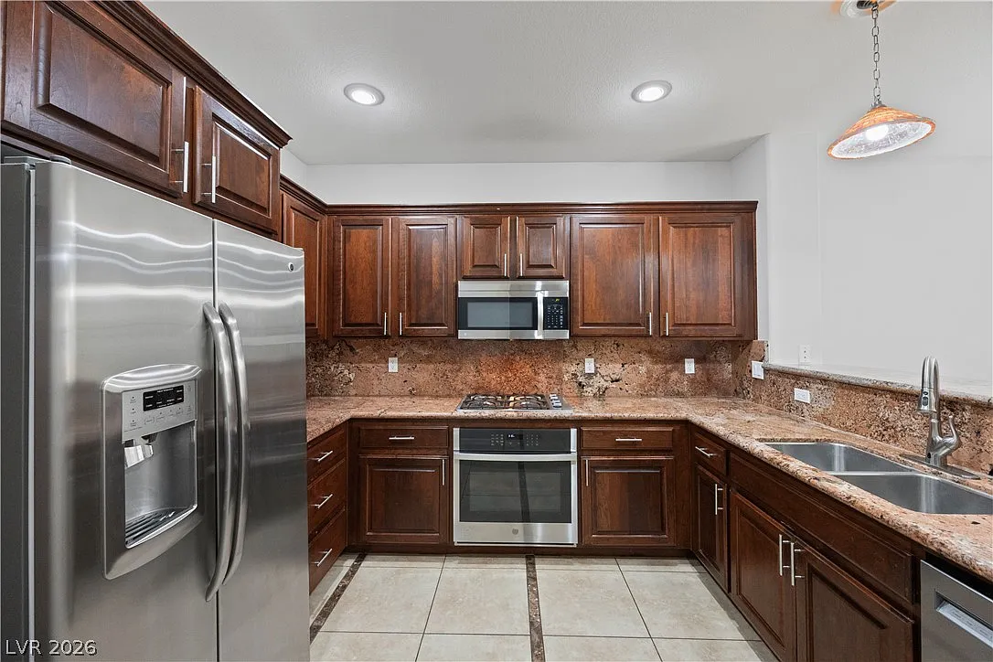 3 bed, 2.5 bath, 1603 sqft, $2,325 — Photo 1