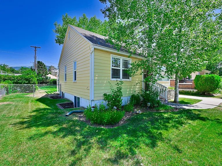 2789 S Alden St — Photo 3