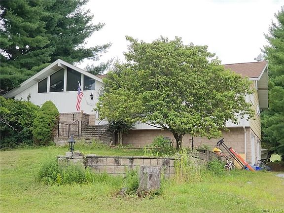 2nd image of 139 Glenmere Ave