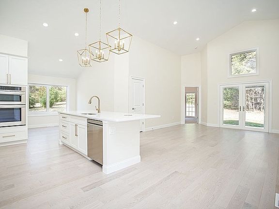 5th image of 241 Palmer Rd