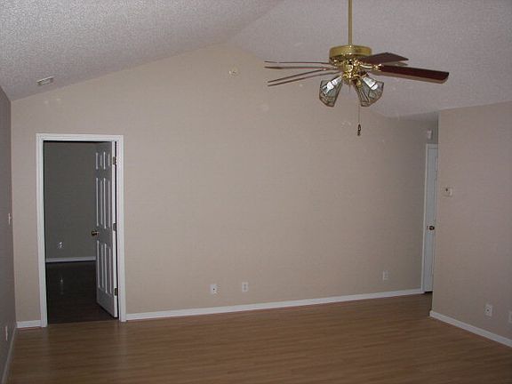 5th image of 818 Hidden Creek Cir