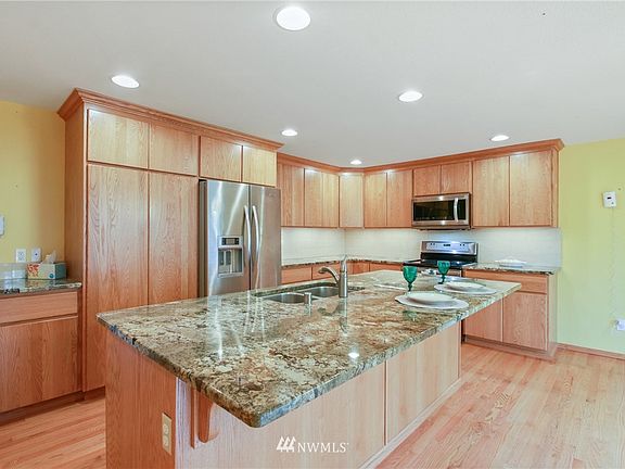 Beautiful granite counters, plenty of cabinets and lighting 