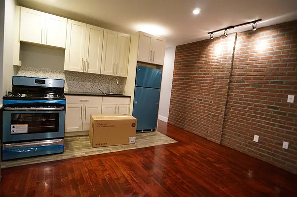 Rented by Bohemia Realty Group | media 10