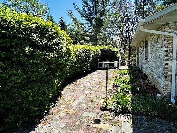 5th image of 105 Olympia Dr