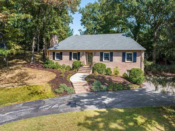 31 Oak Ln, Staunton, VA 24401