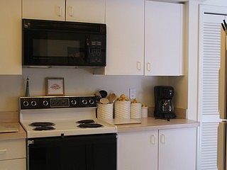 3rd image of 7320 Glenmoor Ln APT 204