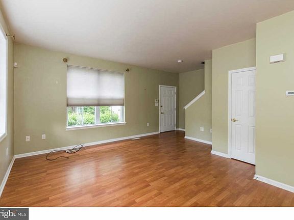 2nd image of 1022 Merchant St