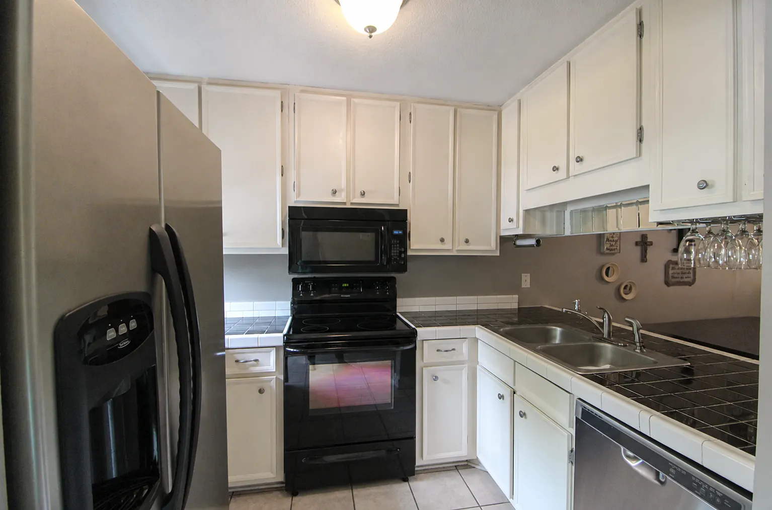 2 bed, 1.5 bath, 1188 sqft, $1,850 — Photo 1