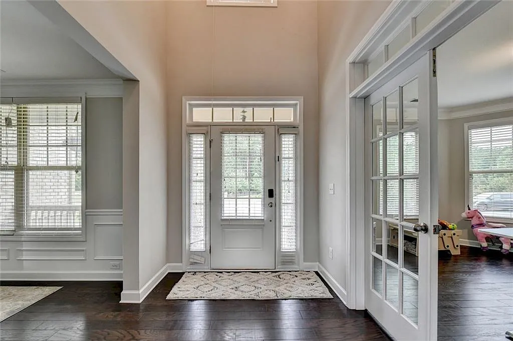 5 bed, 4.0 bath, 3657 sqft, $3,750 — Photo 3