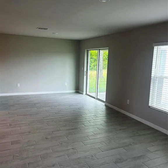 4021 35th St SW — Photo 3