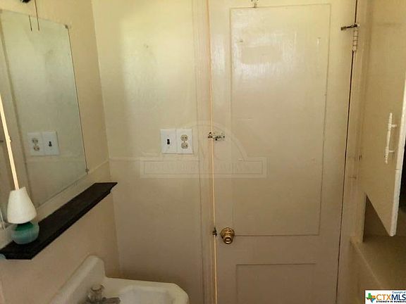 5th image of 707 Carrie Ave #A-b